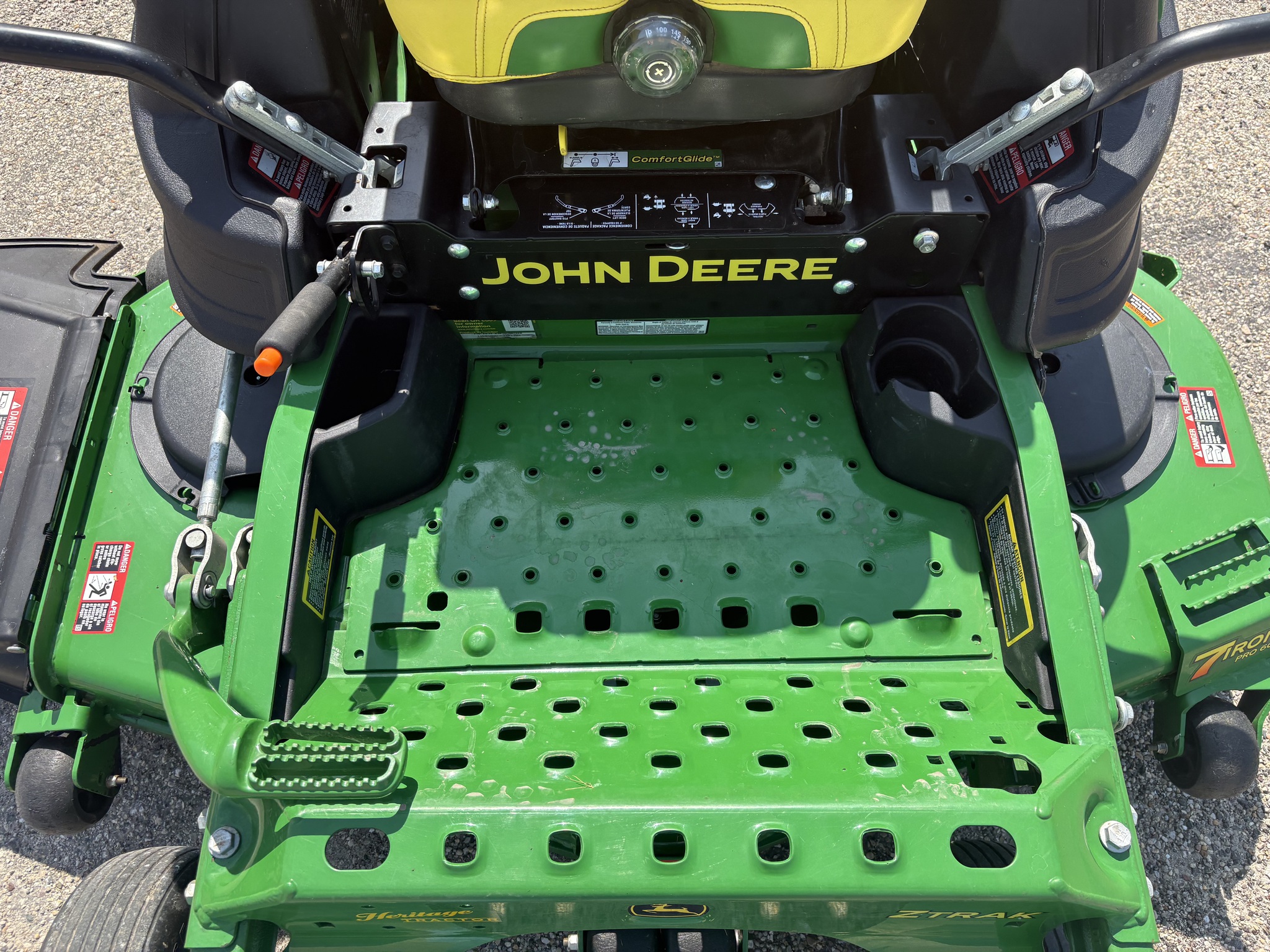  2023 John Deere Z950M at Heritage Tractor in Kewanee, IL