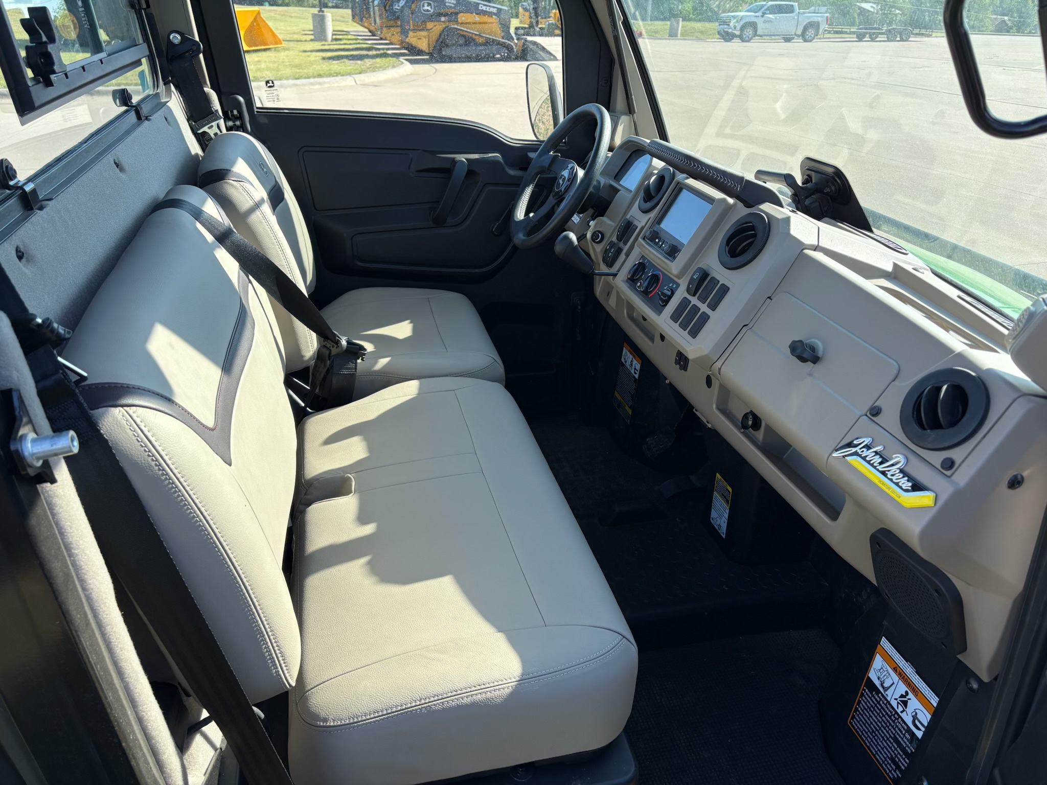 2024 John Deere XUV 835R Image 6