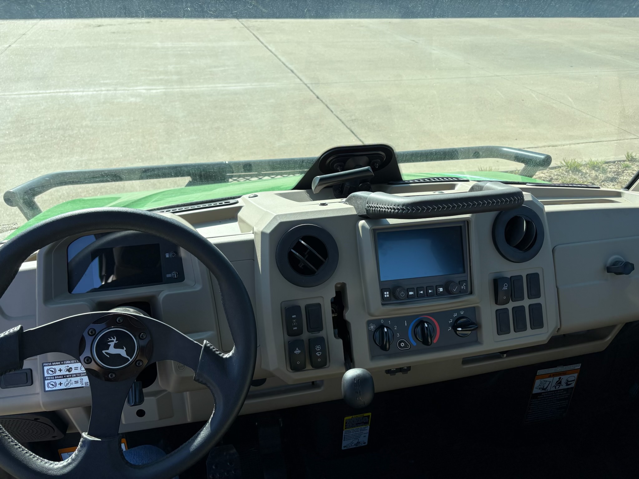 2024 John Deere XUV 835R Image 8