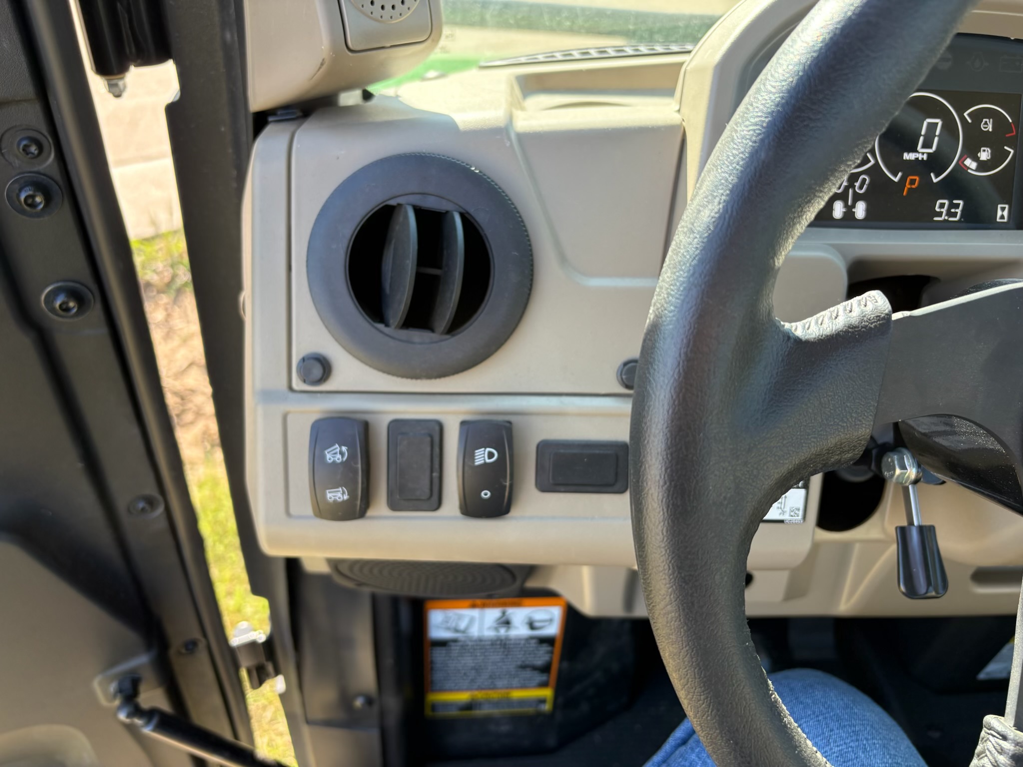 2024 John Deere XUV 835R Image 11