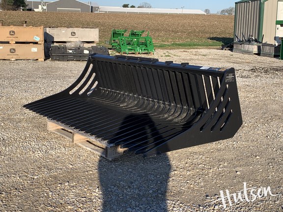 Photo of John Deere R84