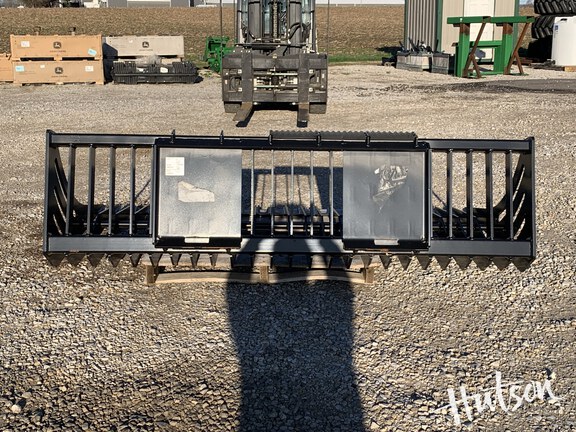 Photo of John Deere R84