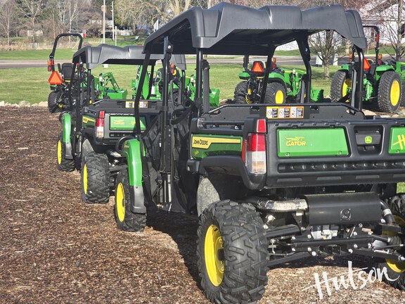 Photo of 2025 John Deere XUV 825M
