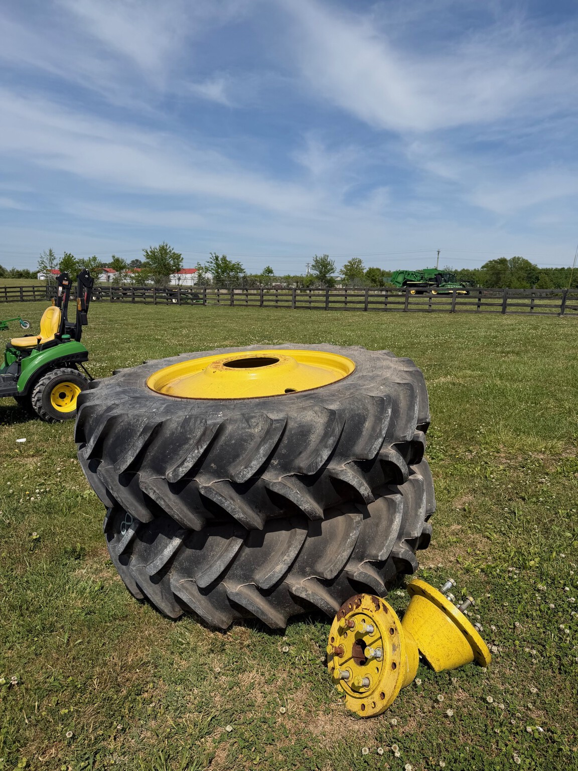 John Deere 420/85R38