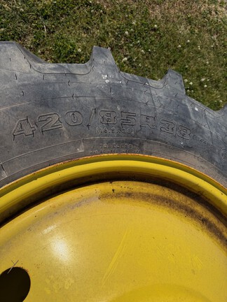 John Deere 420/85R38