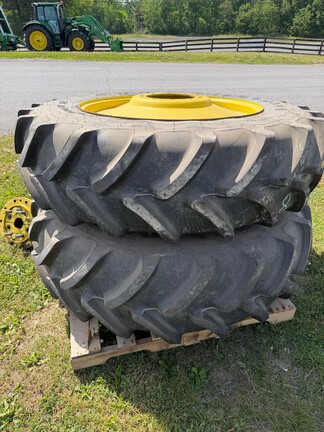 John Deere 420/85R38