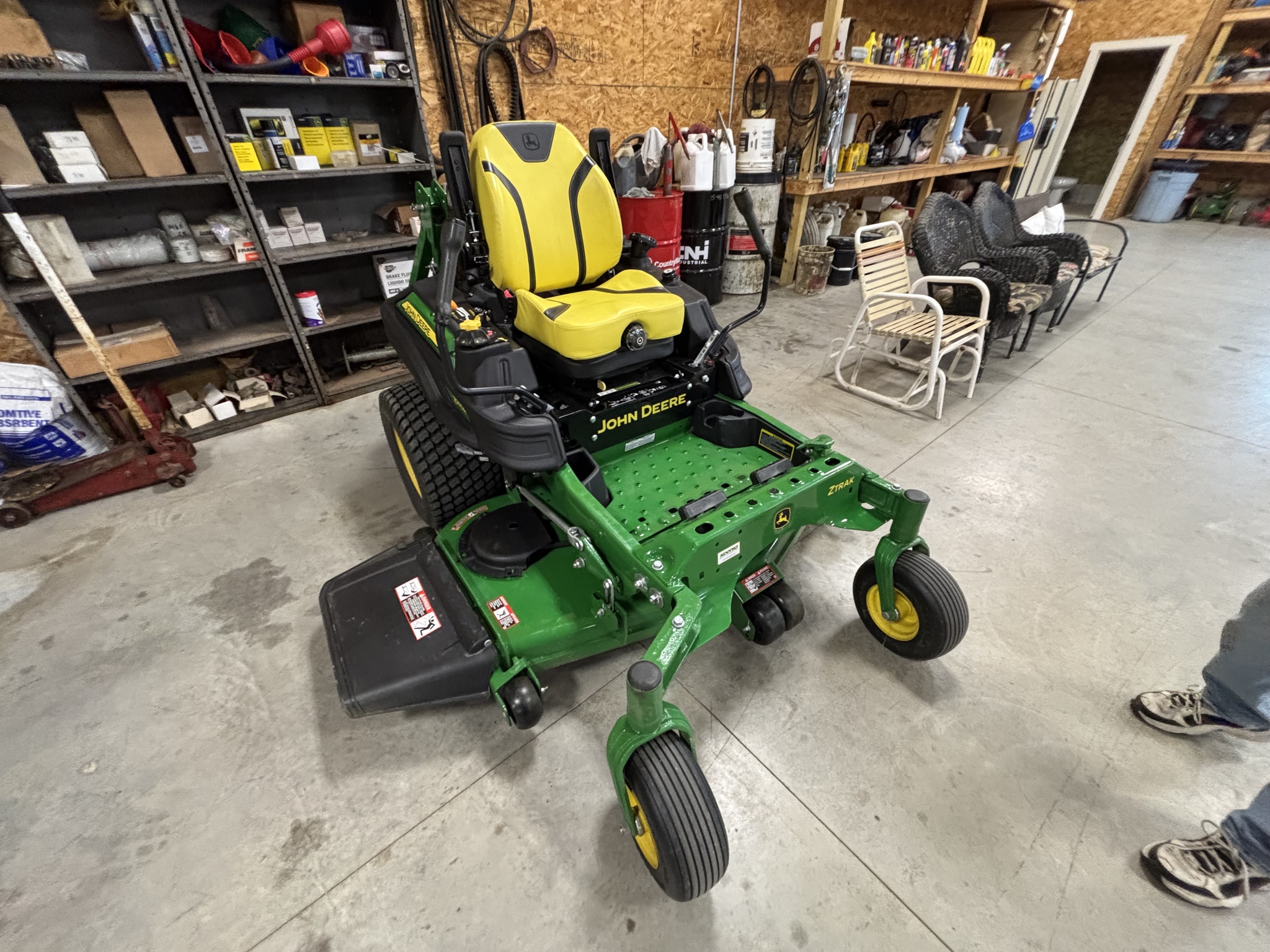 Used 2021 John Deere Z970R Zero Turn Mowers at Koenig Equipment in Greenville, OH - PhotoXL3
