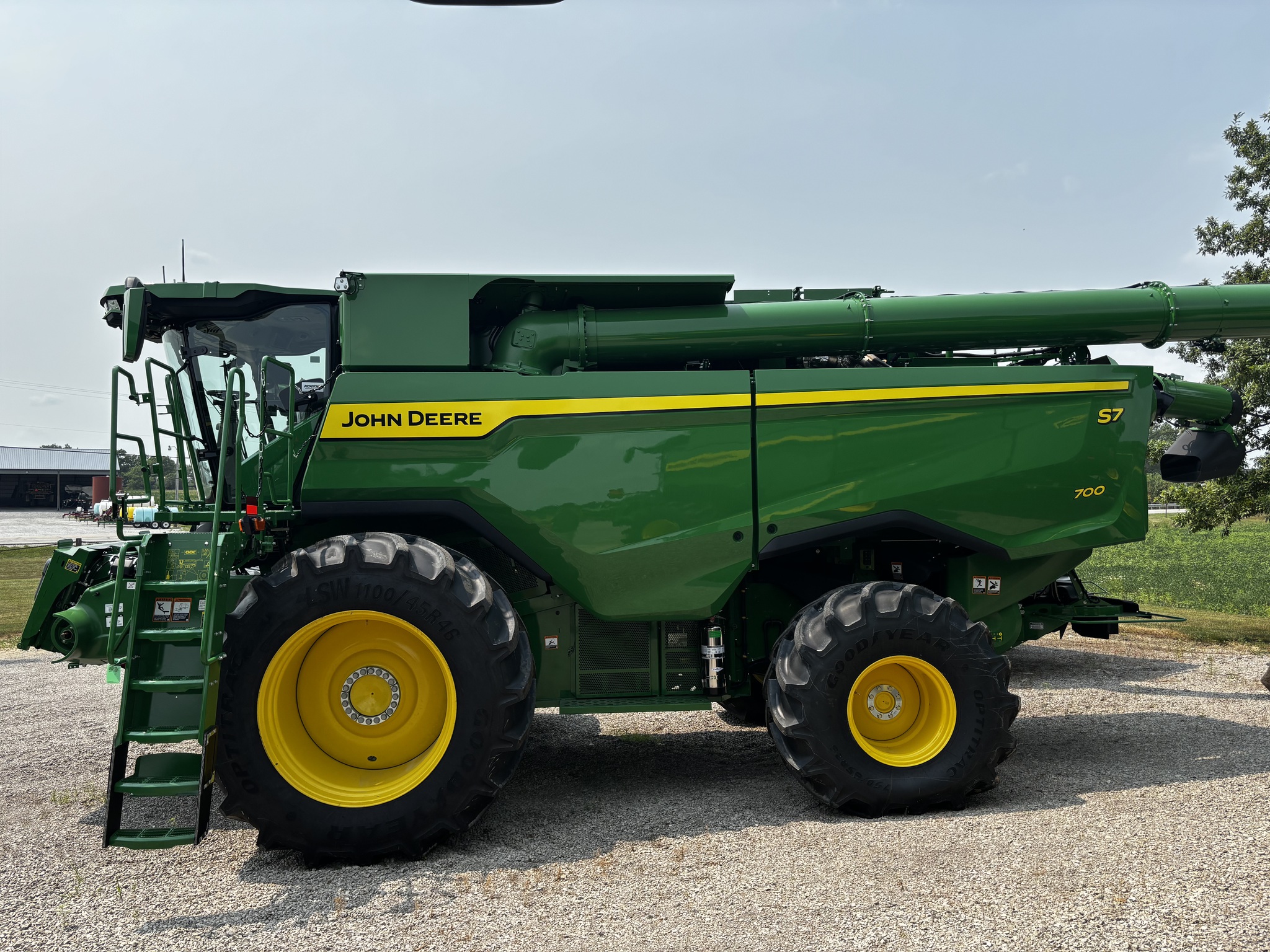 New In-Stock 2026 John Deere S7 700 Combines at Koenig Equipment in Anna, OH - PhotoXL3