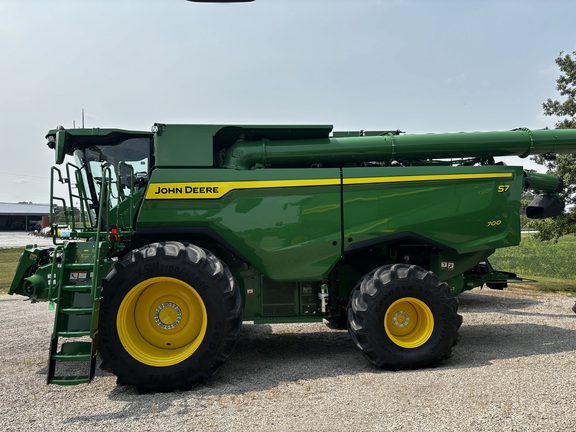 New In-Stock 2026 John Deere S7 700 Combines at Koenig Equipment in Anna, OH - Photo3