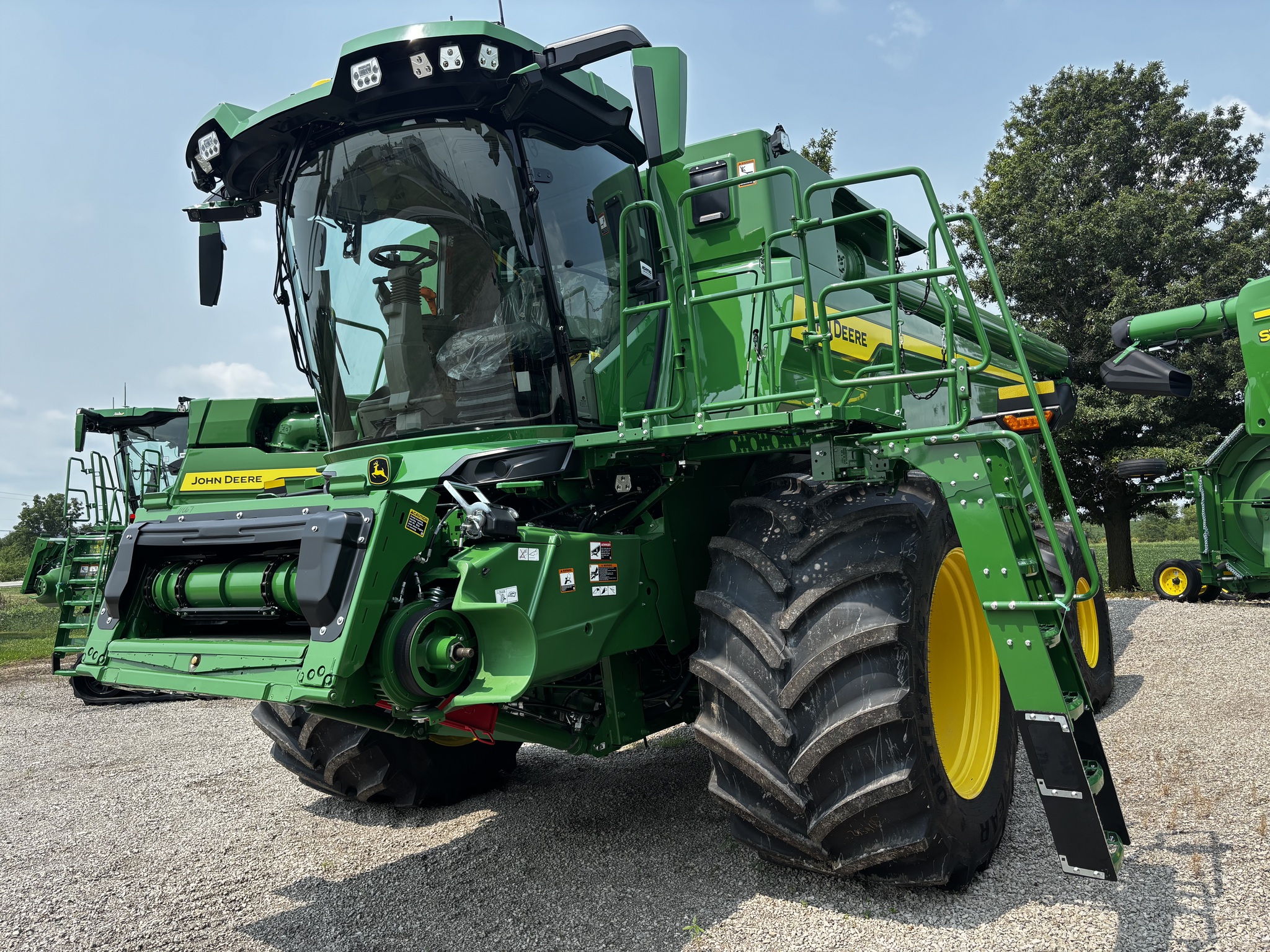 New In-Stock 2026 John Deere S7 700 Combines at Koenig Equipment in Anna, OH - PhotoXL2