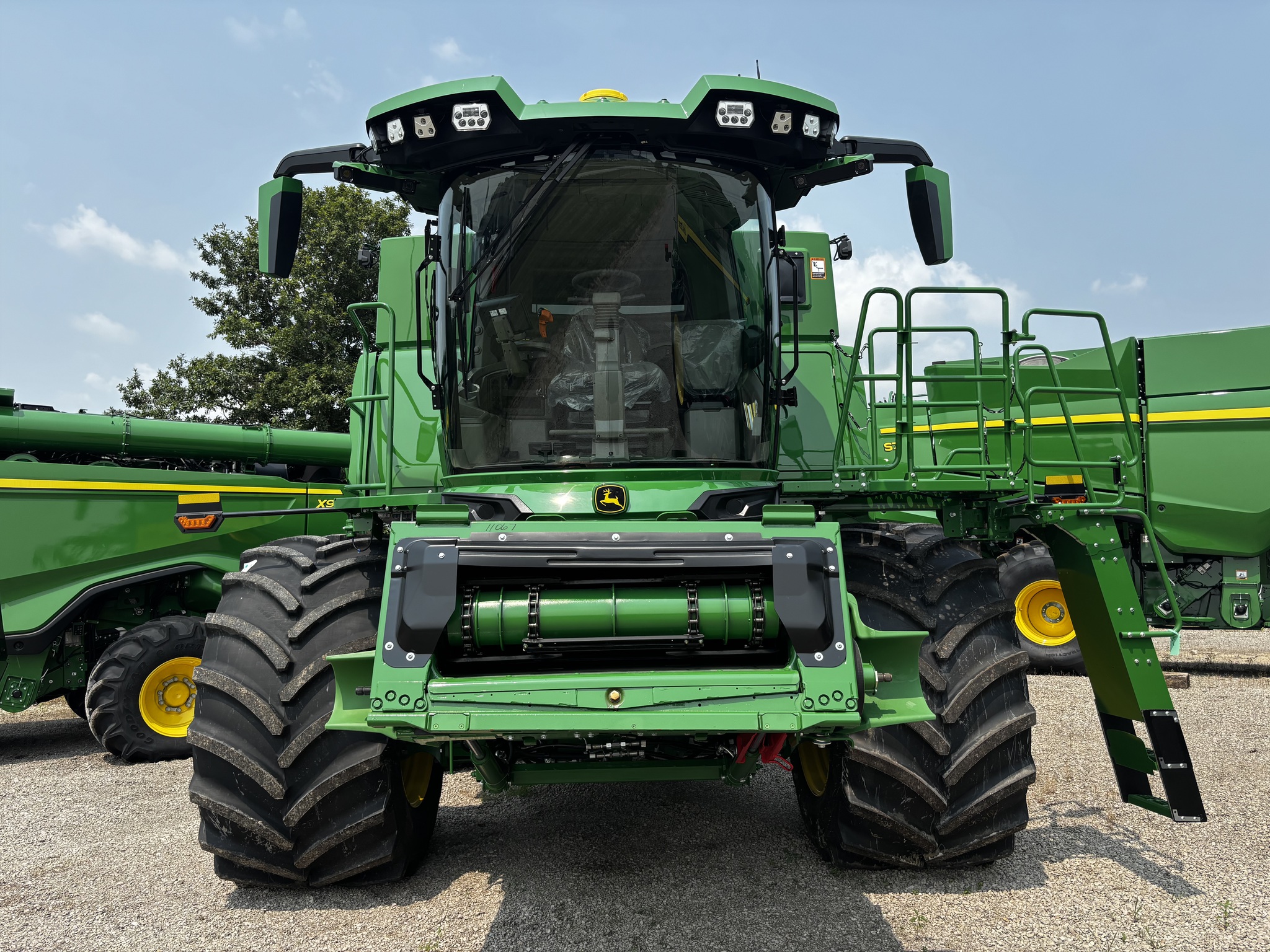New In-Stock 2026 John Deere S7 700 Combines at Koenig Equipment in Anna, OH - PhotoXL1