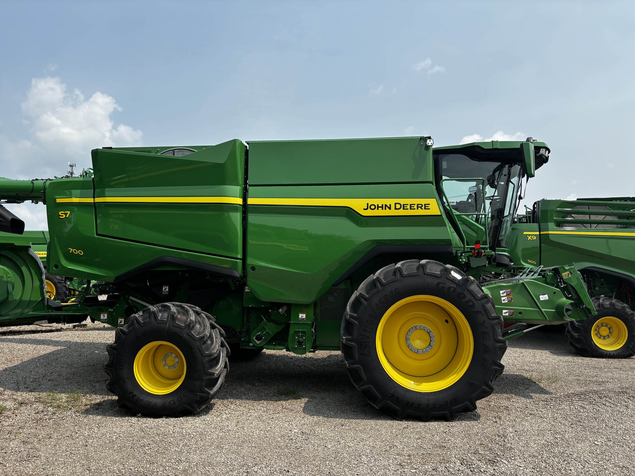 New In-Stock 2026 John Deere S7 700 Combines at Koenig Equipment in Anna, OH - PhotoXL7