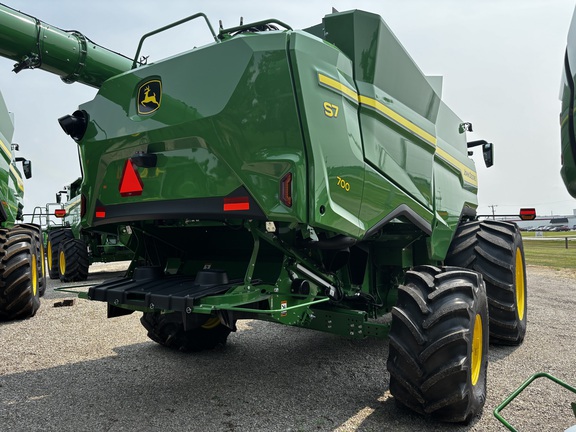 New In-Stock 2026 John Deere S7 700 Combines at Koenig Equipment in Anna, OH - Photo6