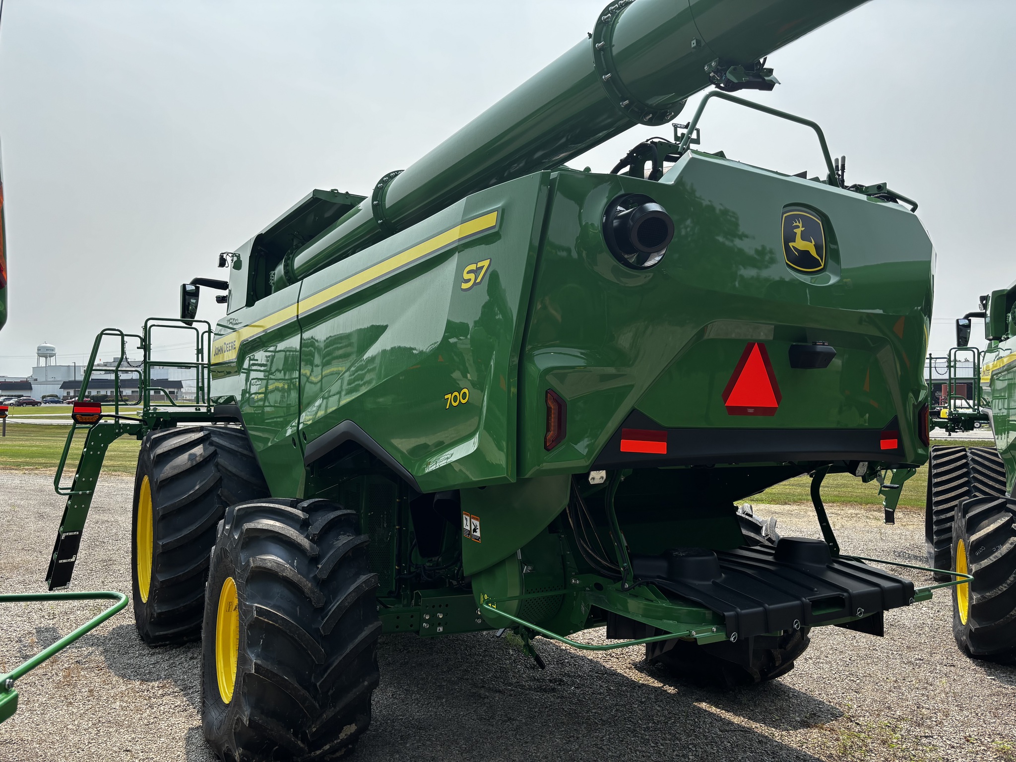 New In-Stock 2026 John Deere S7 700 Combines at Koenig Equipment in Anna, OH - PhotoXL4
