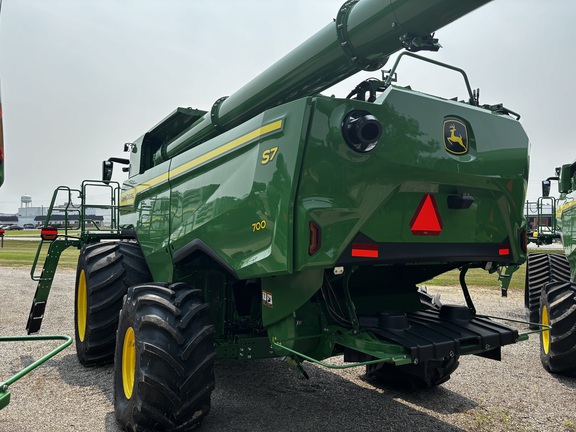 New In-Stock 2026 John Deere S7 700 Combines at Koenig Equipment in Anna, OH - Photo4