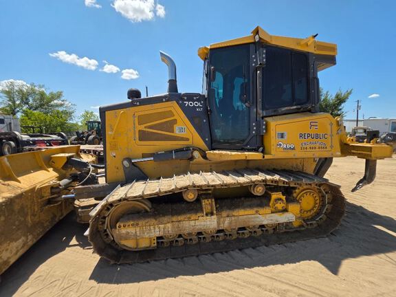 2021 John Deere 700L