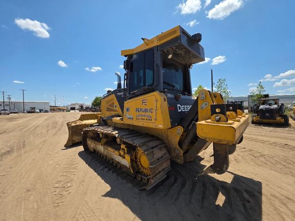 2021 John Deere 700L