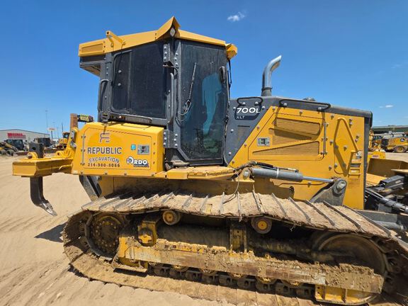 2021 John Deere 700L