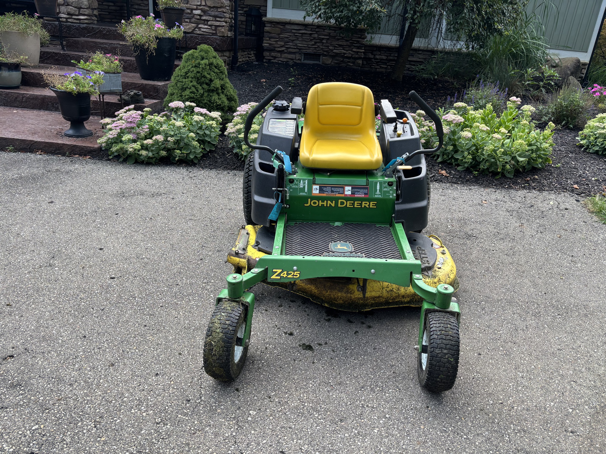 Used 2012 John Deere Z425 Zero Turn Mowers at Koenig Equipment in Urbana, OH - PhotoXL1