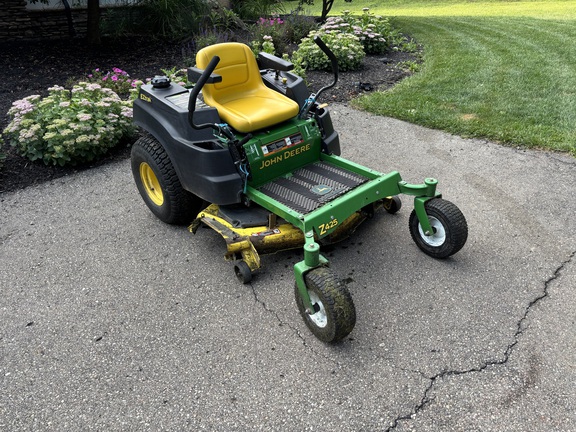 Used 2012 John Deere Z425 Zero Turn Mowers at Koenig Equipment in Urbana, OH - Photo6