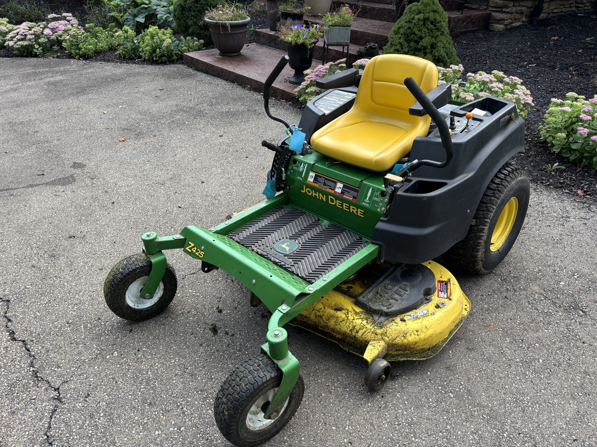 Used 2012 John Deere Z425 Zero Turn Mowers at Koenig Equipment in Urbana, OH - PhotoXL0