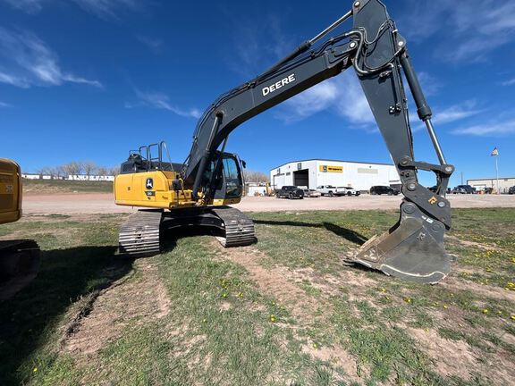 Photo of 2023 John Deere 210P
