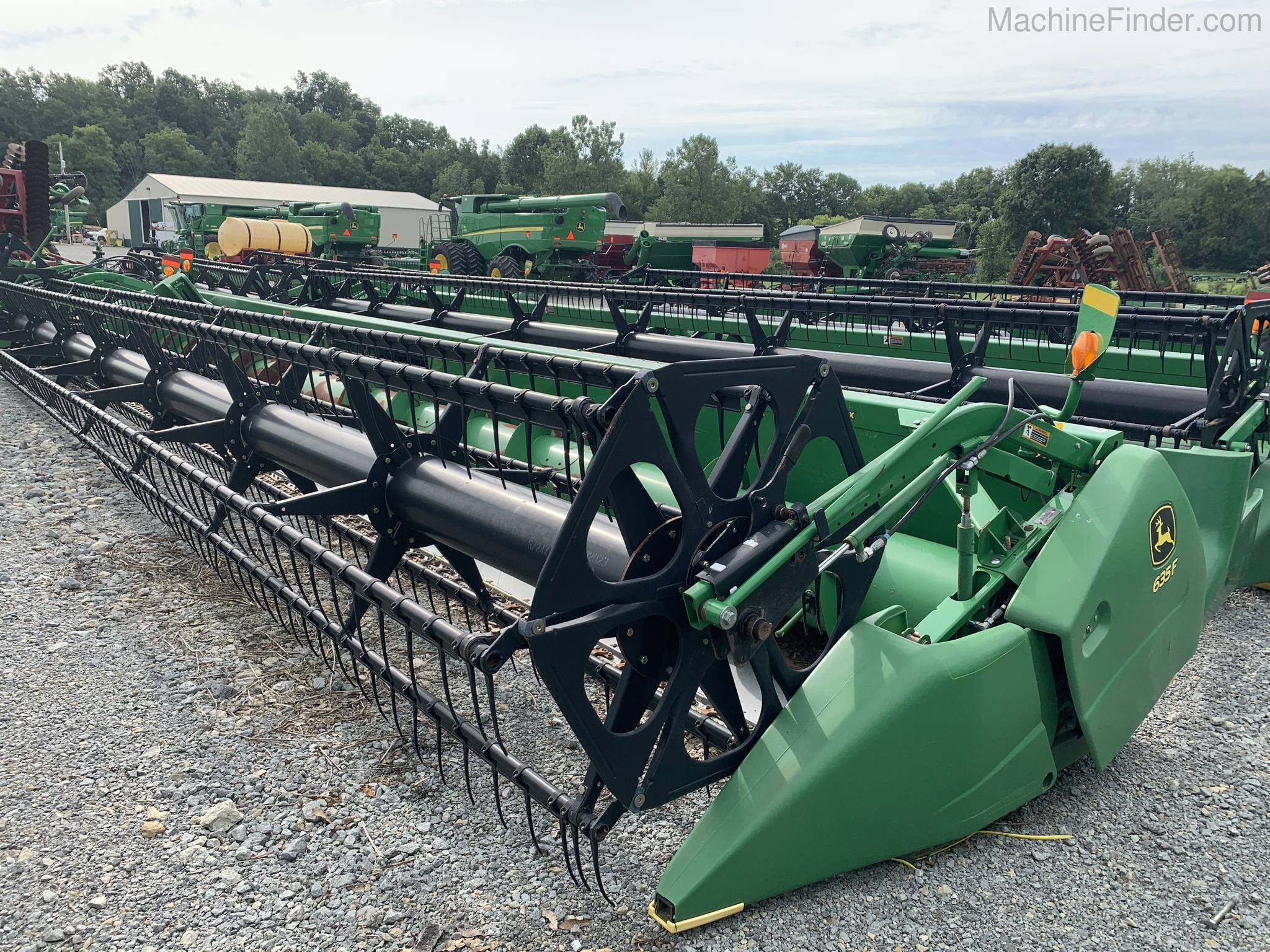 2010 John Deere 635F Image 1