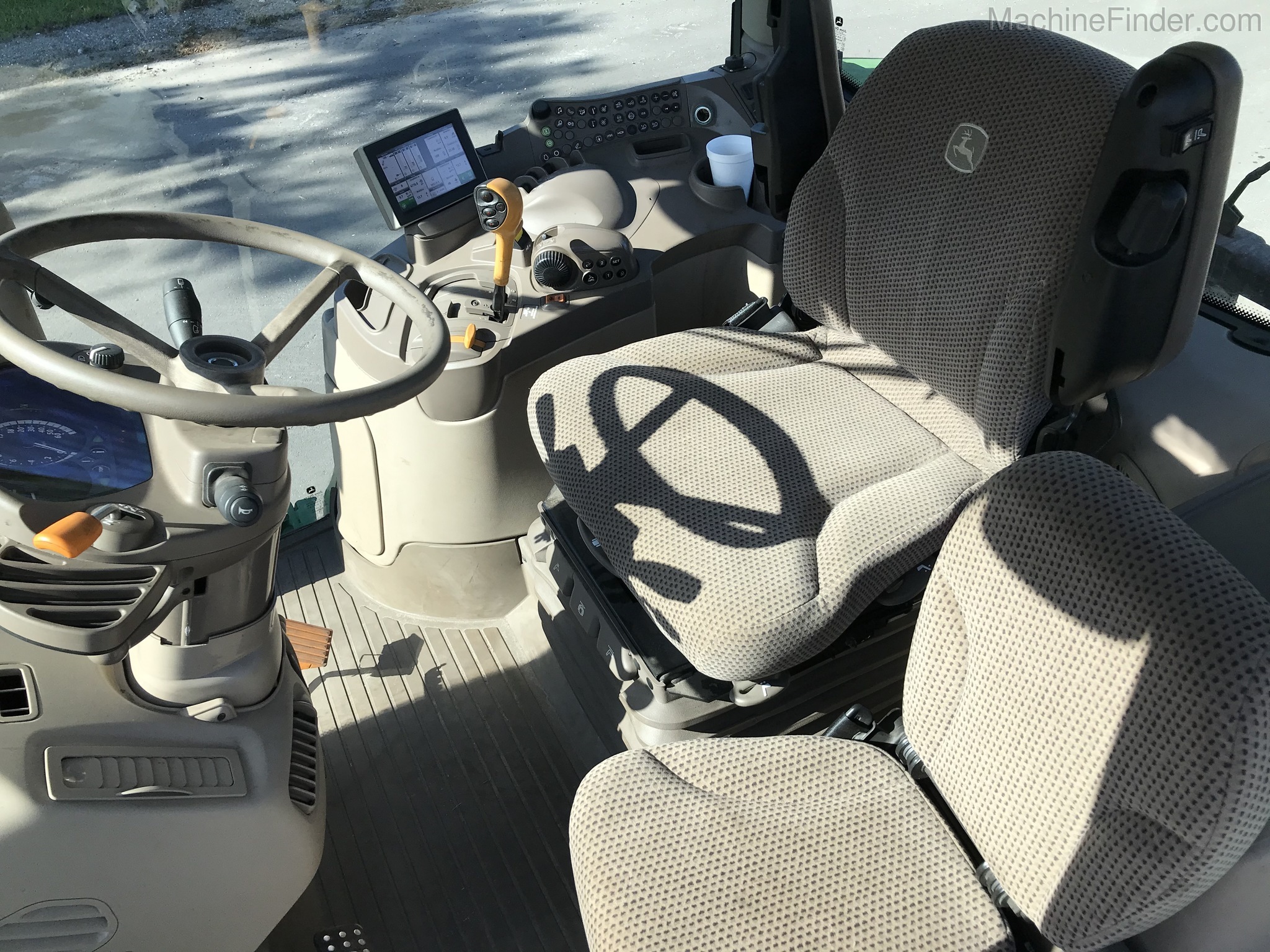 2017 John Deere 6155R Image 4