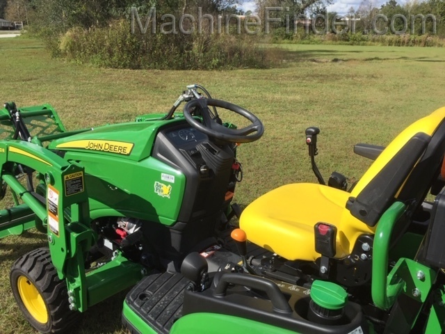 2020 John Deere 1025R Tractor-Loader-Backhoe-Grapple Image 5
