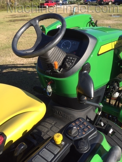2020 John Deere 3046R Tractor-Loader-Backhoe Image 7