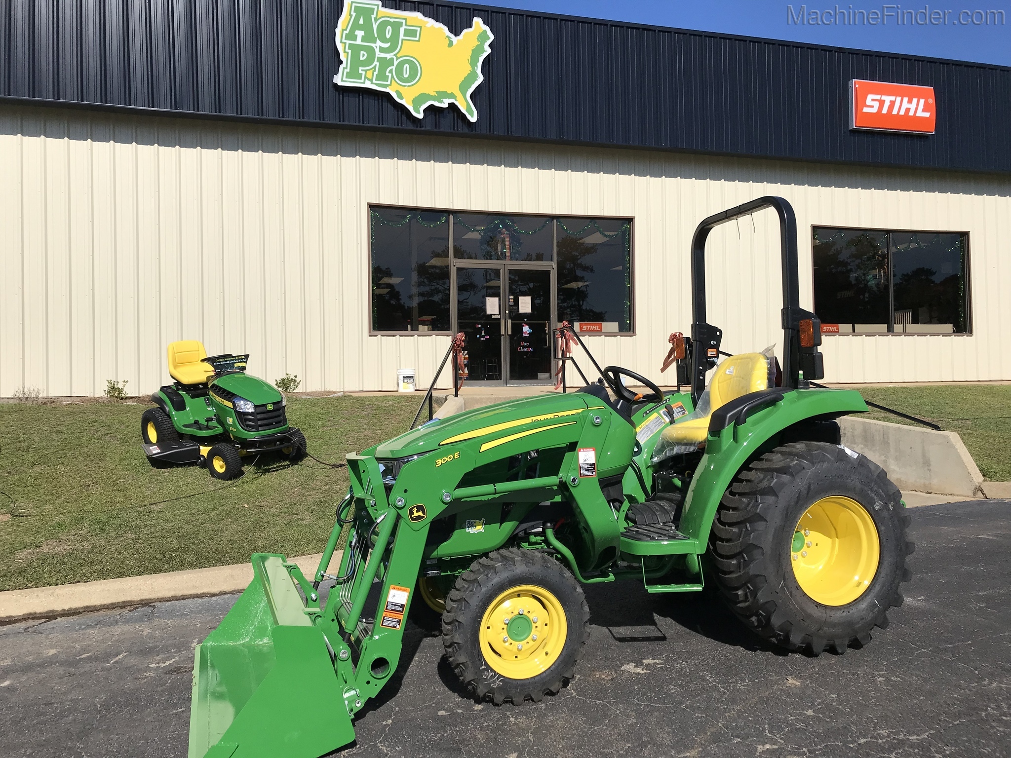2021 John Deere 3043D Image 5