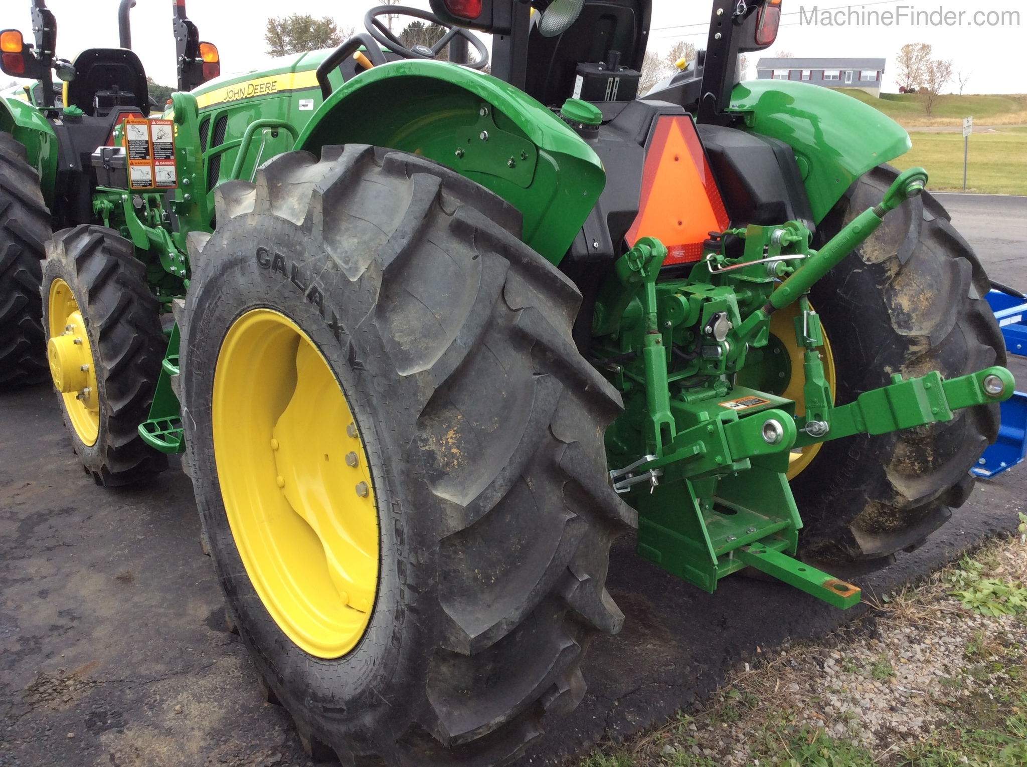2018 John Deere 5055E Image 4