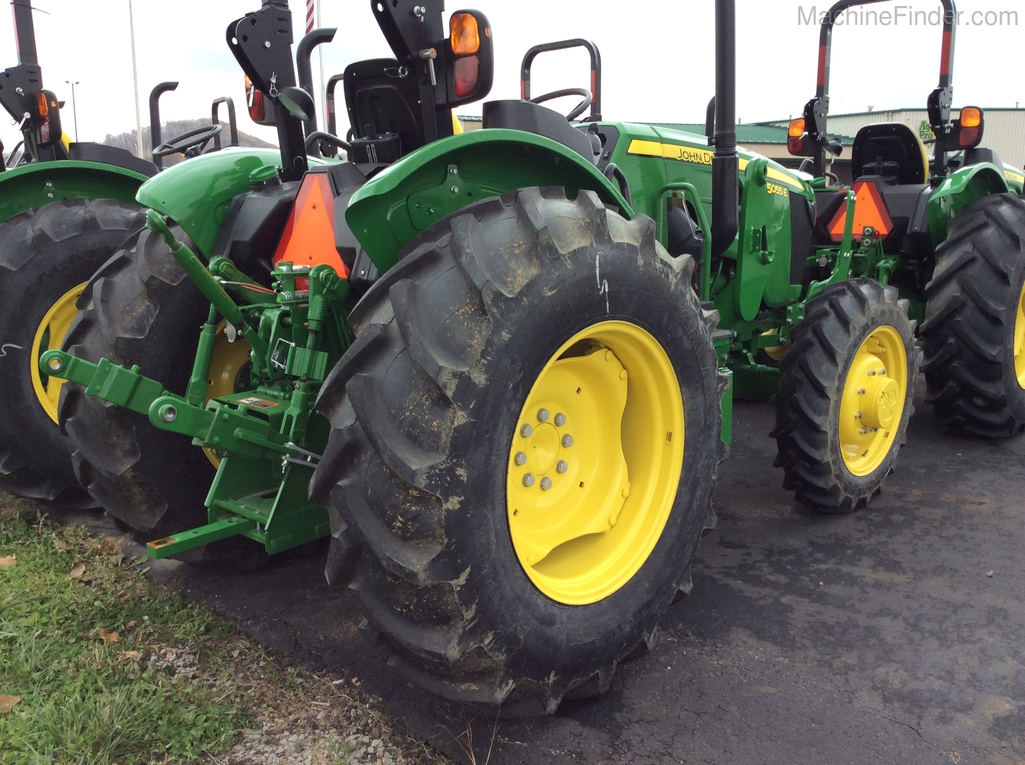2018 John Deere 5055E Image 5