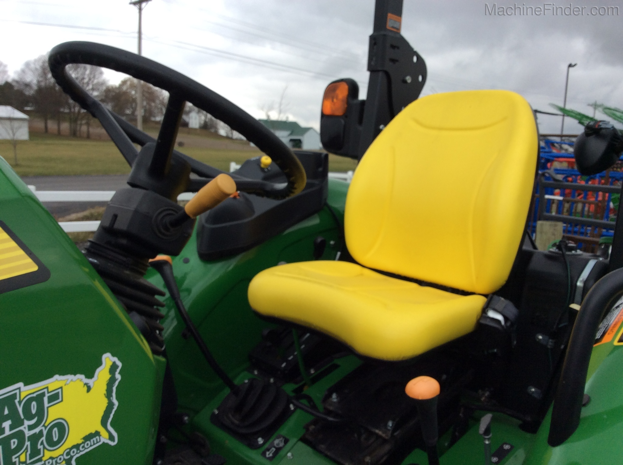 2018 John Deere 5055E Image 3