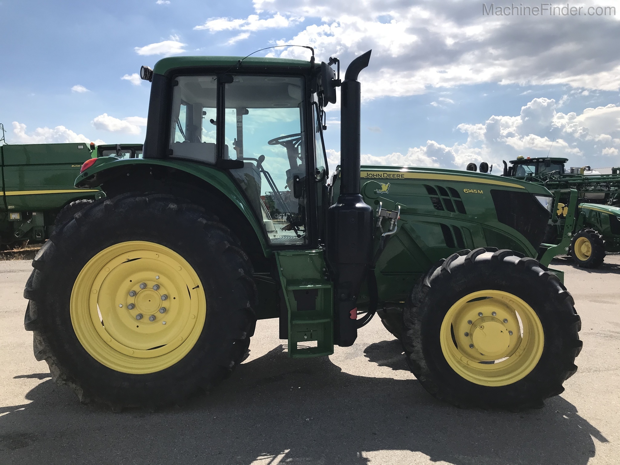 2017 John Deere 6145M Image 13