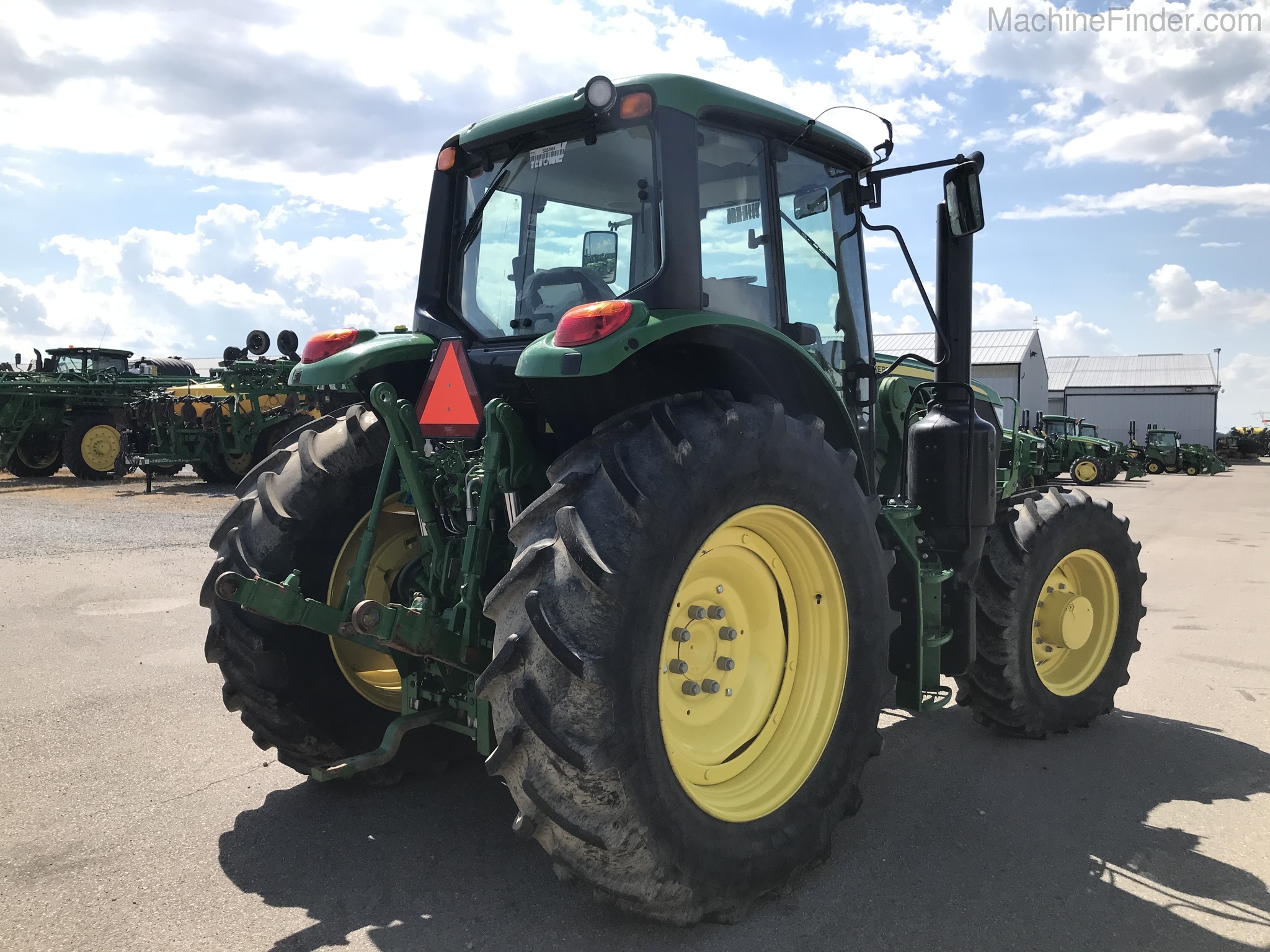 2017 John Deere 6145M Image 12