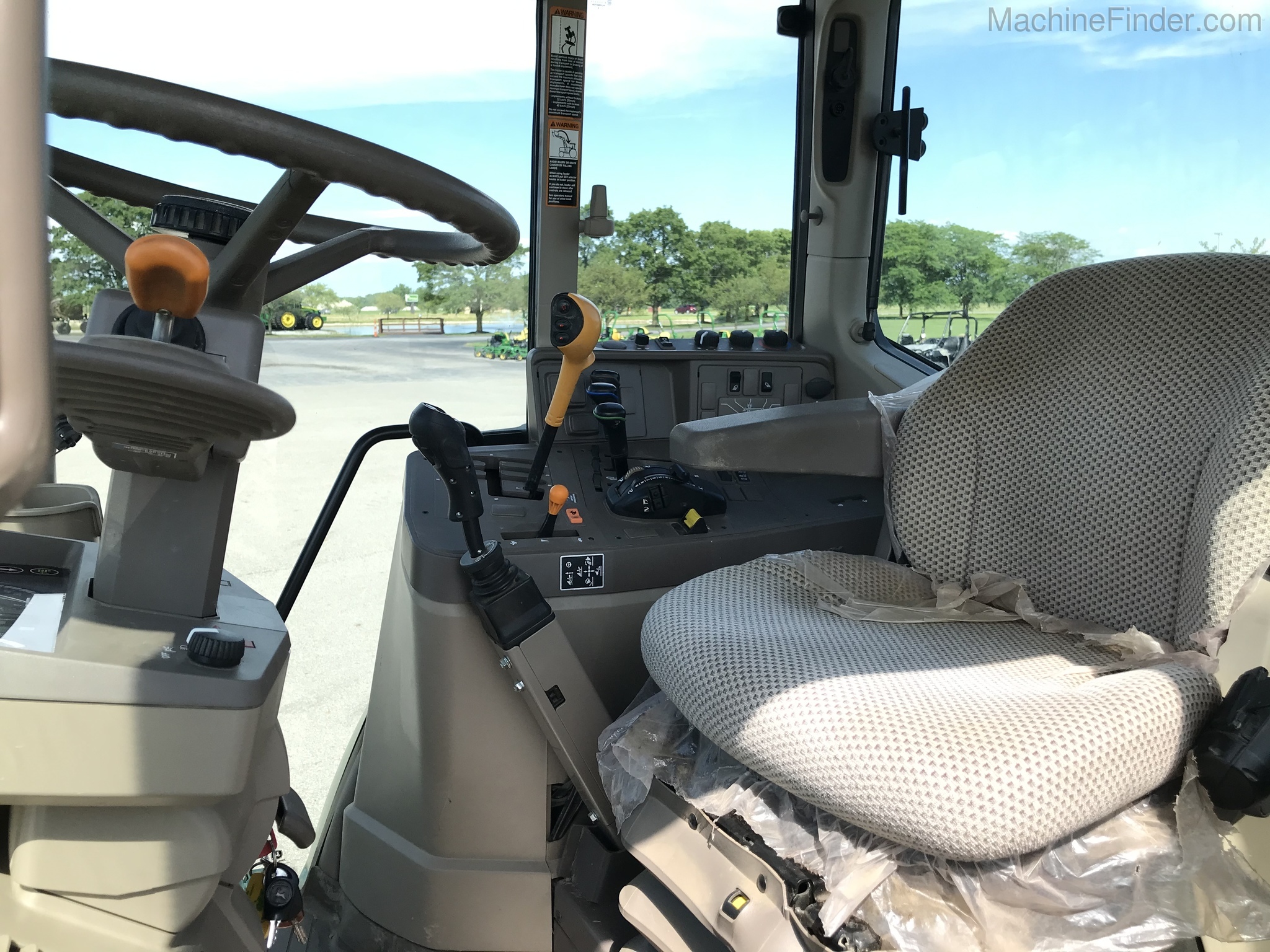 2017 John Deere 6145M Image 14