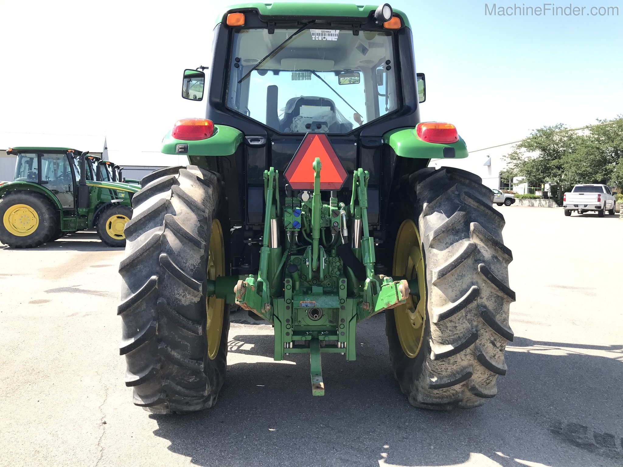 2017 John Deere 6145M Image 8