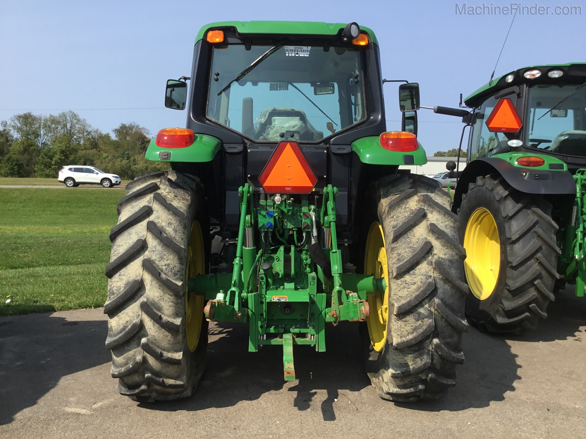 2017 John Deere 6145M Image 9