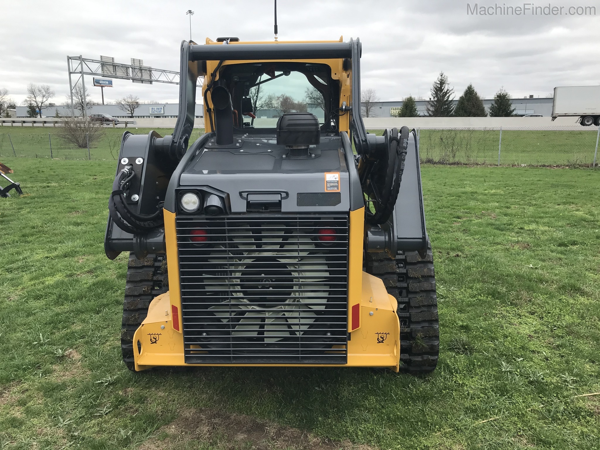 2020 John Deere 325G Image 6