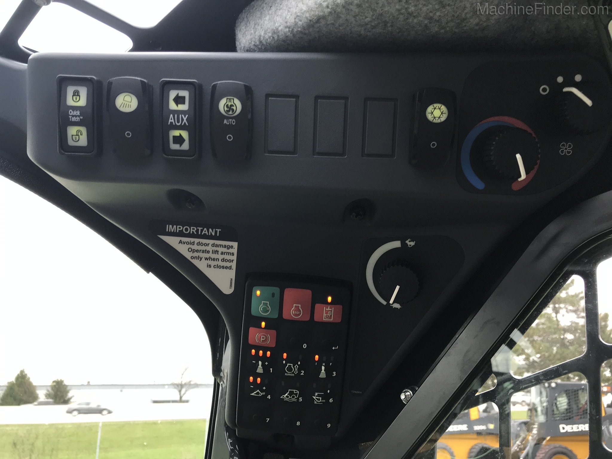 2020 John Deere 325G Image 10