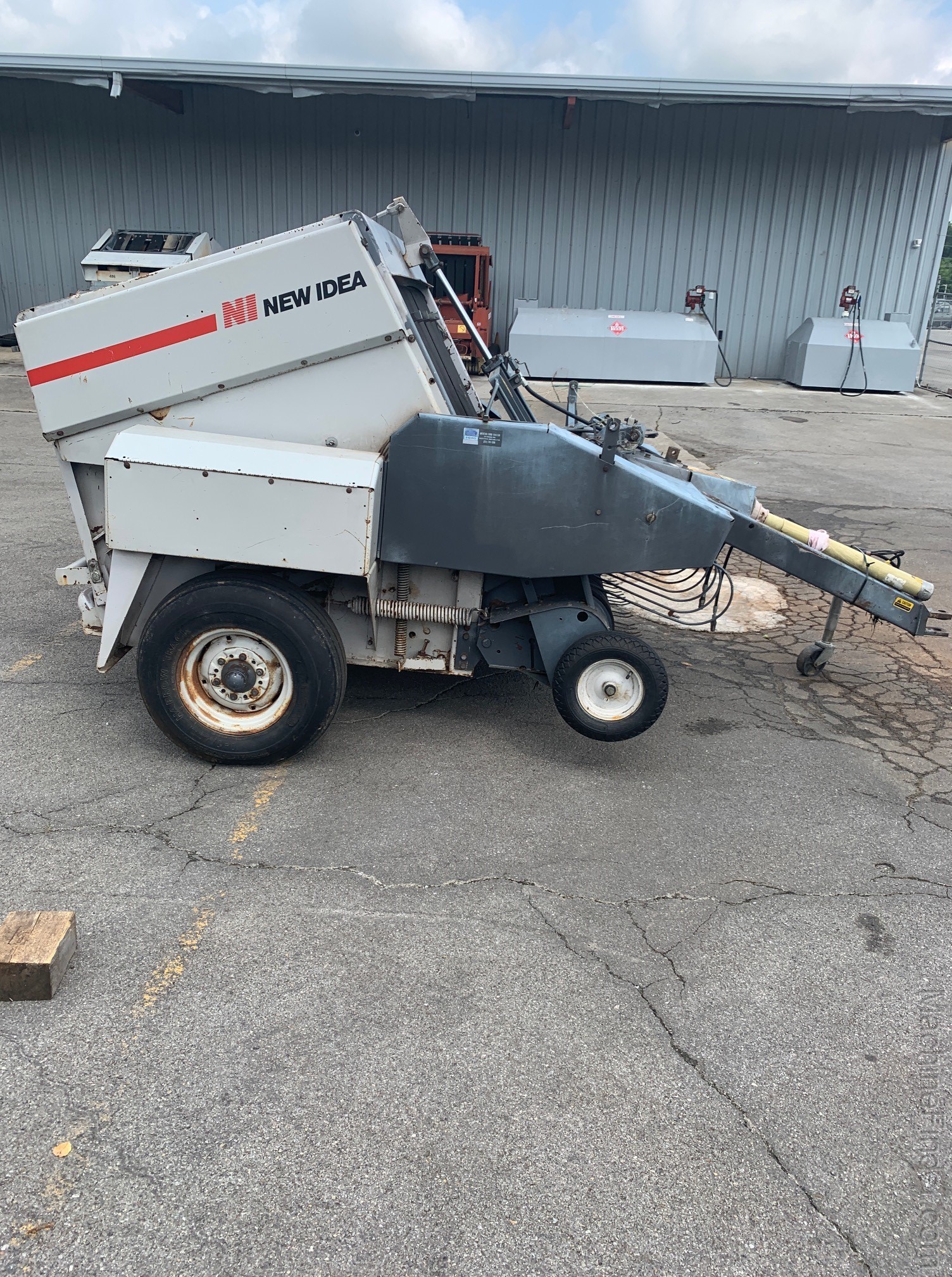 2000 New Idea 484 Image 6