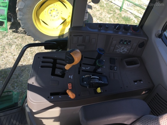 2018 John Deere 6120M Image 7