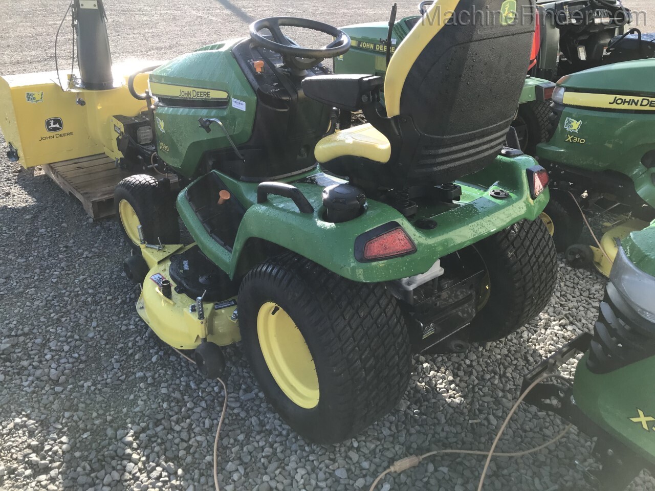 2015 John Deere X590 Image 3