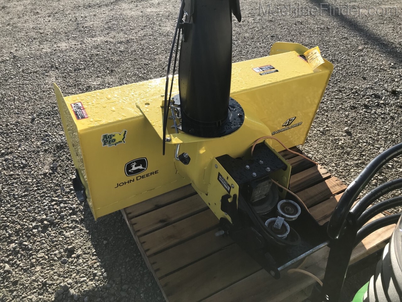 2015 John Deere X590 Image 4