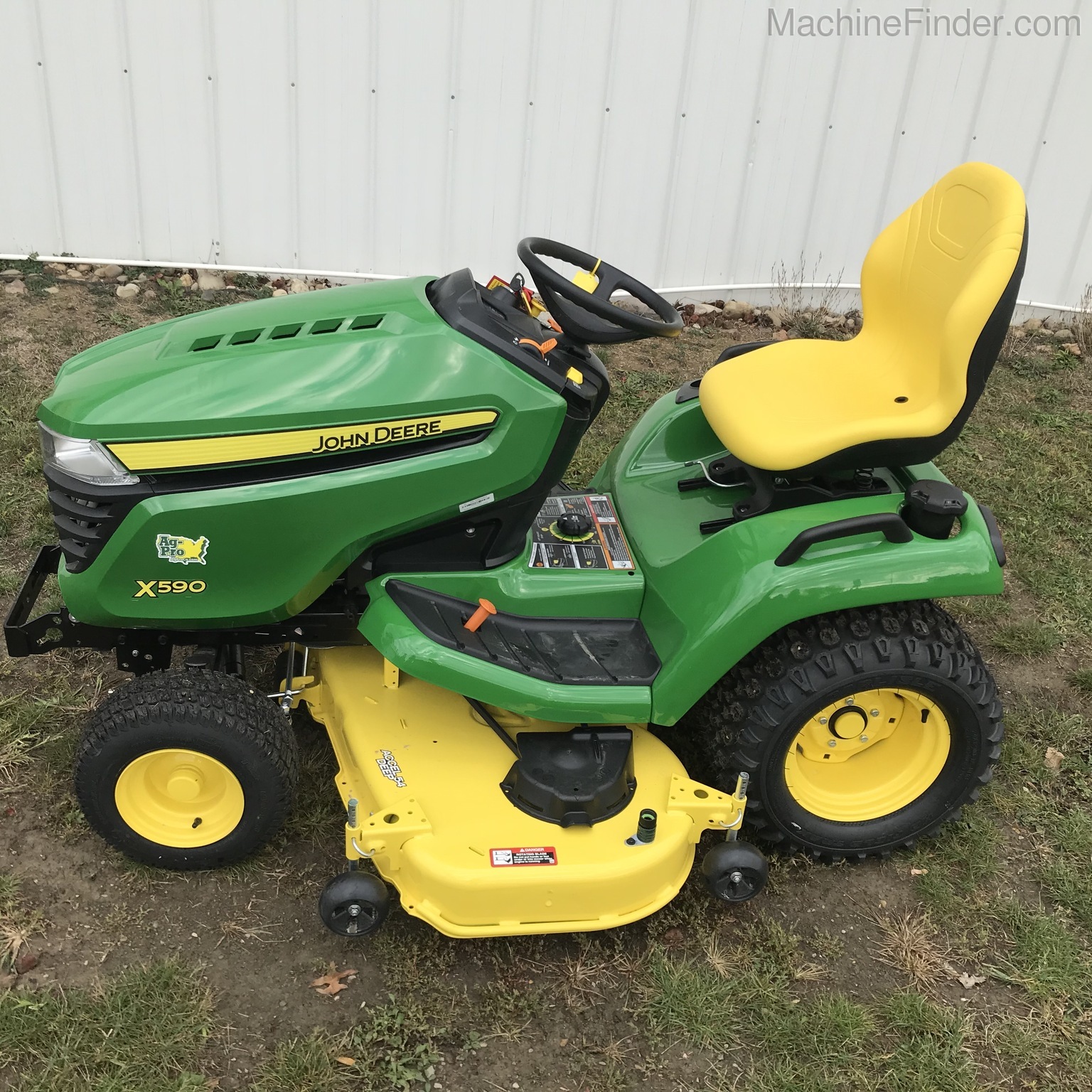 2020 John Deere X590 Image 2