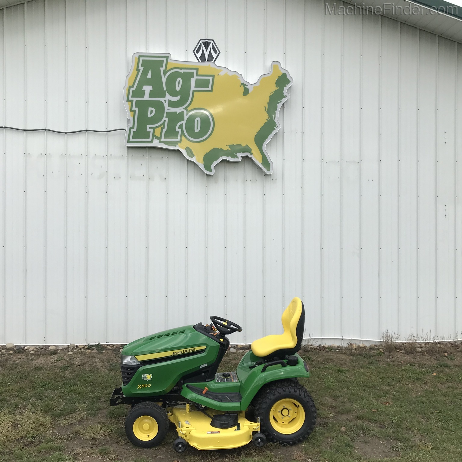2020 John Deere X590 Image 1