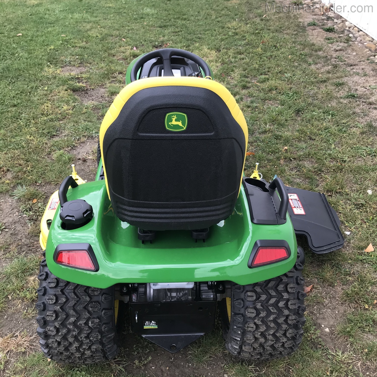 2020 John Deere X590 Image 6