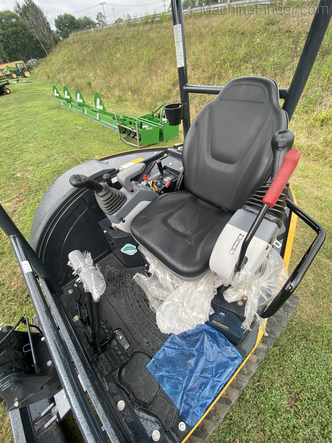 2020 John Deere 26G Image 9
