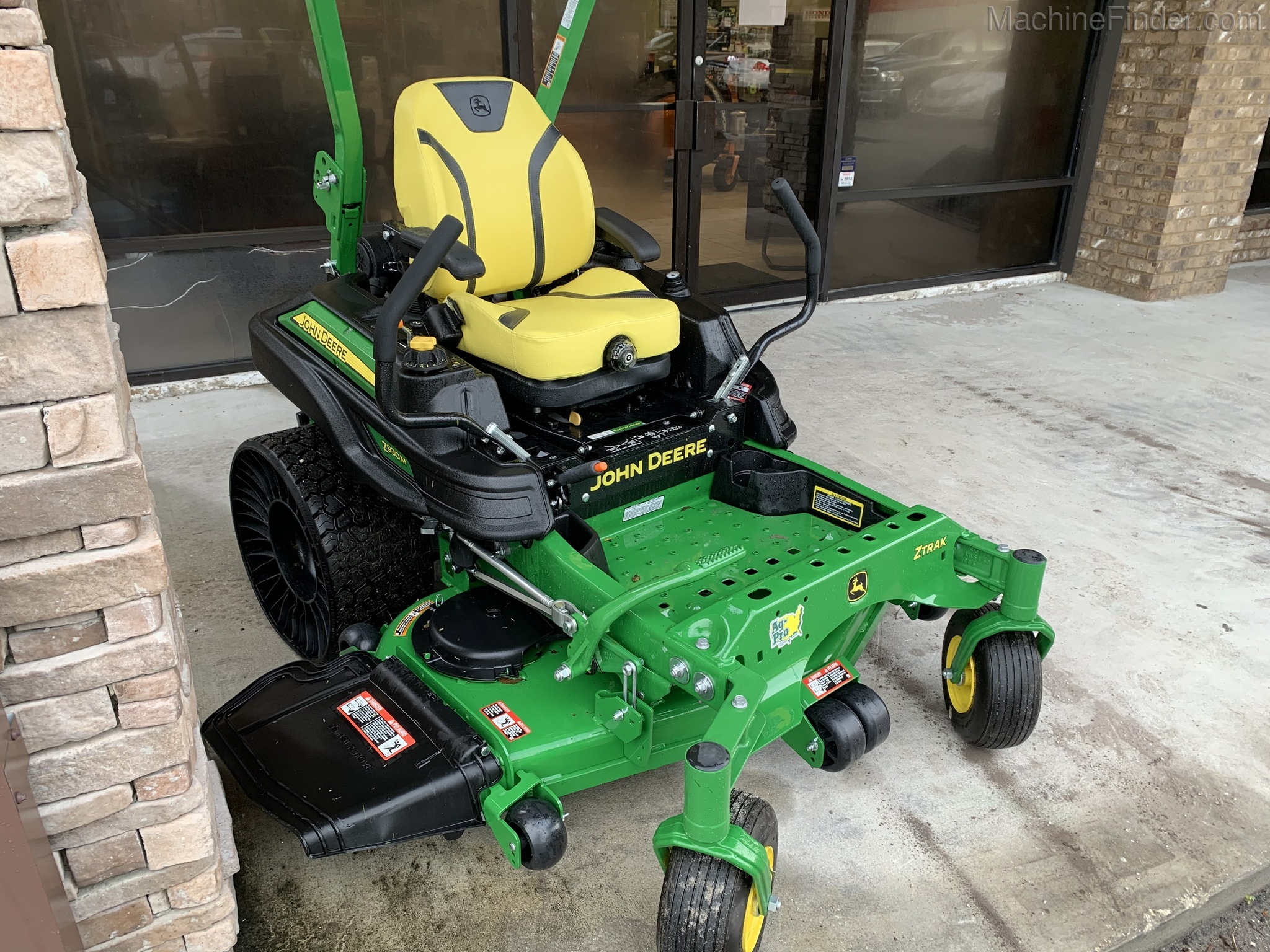 2020 John Deere Z930M Image 2